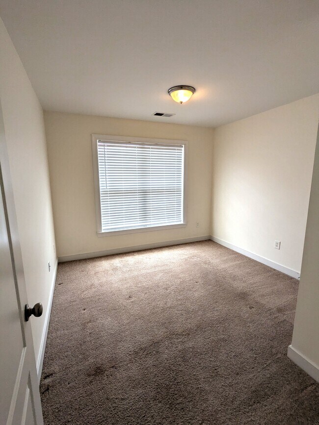 Building Photo - 208 Lewis Burwell Pl