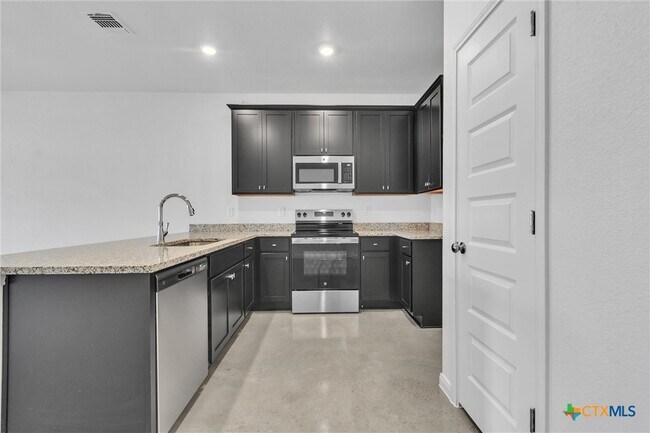 Building Photo - 902 Cherry Laurel Ln