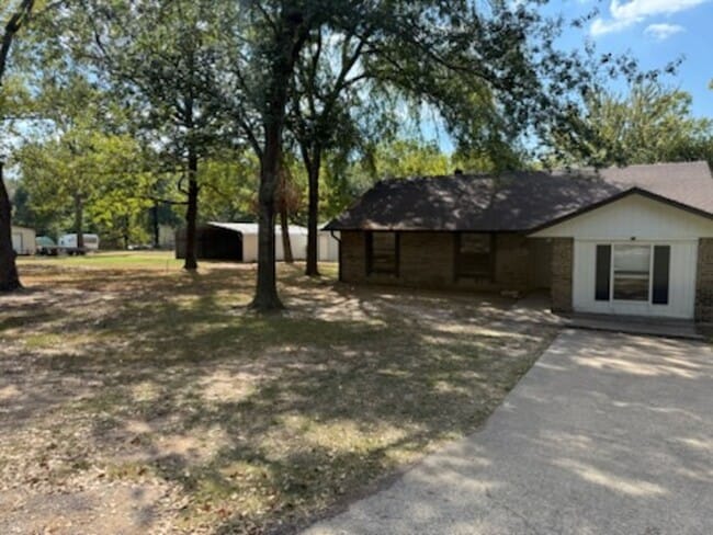 Building Photo - 10172 Hillside Dr