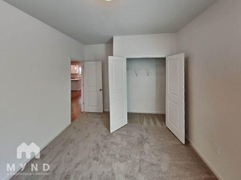 Building Photo - 203 S Skyland Dr