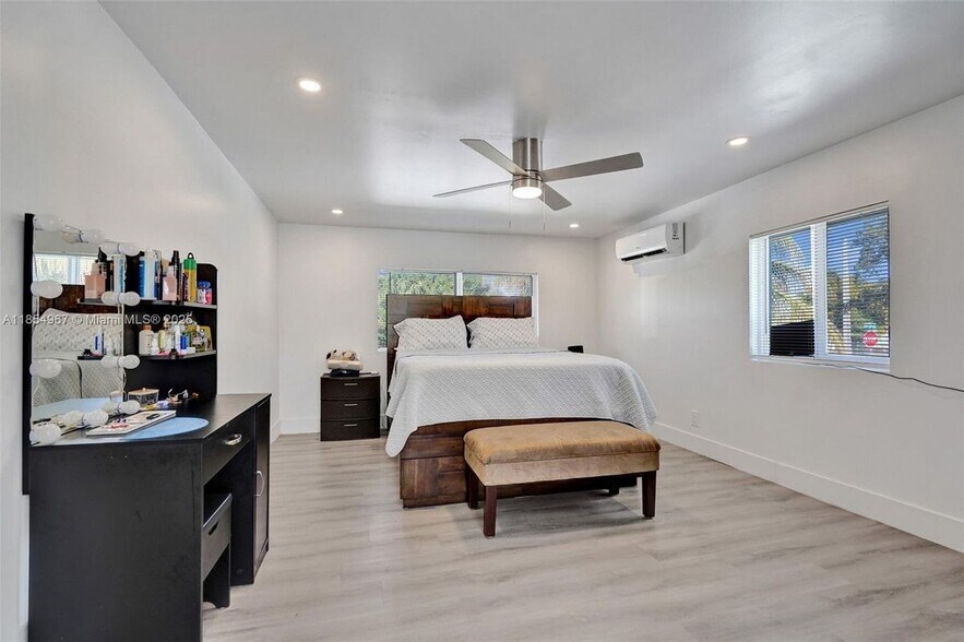 Building Photo - 1904 SW 28th St