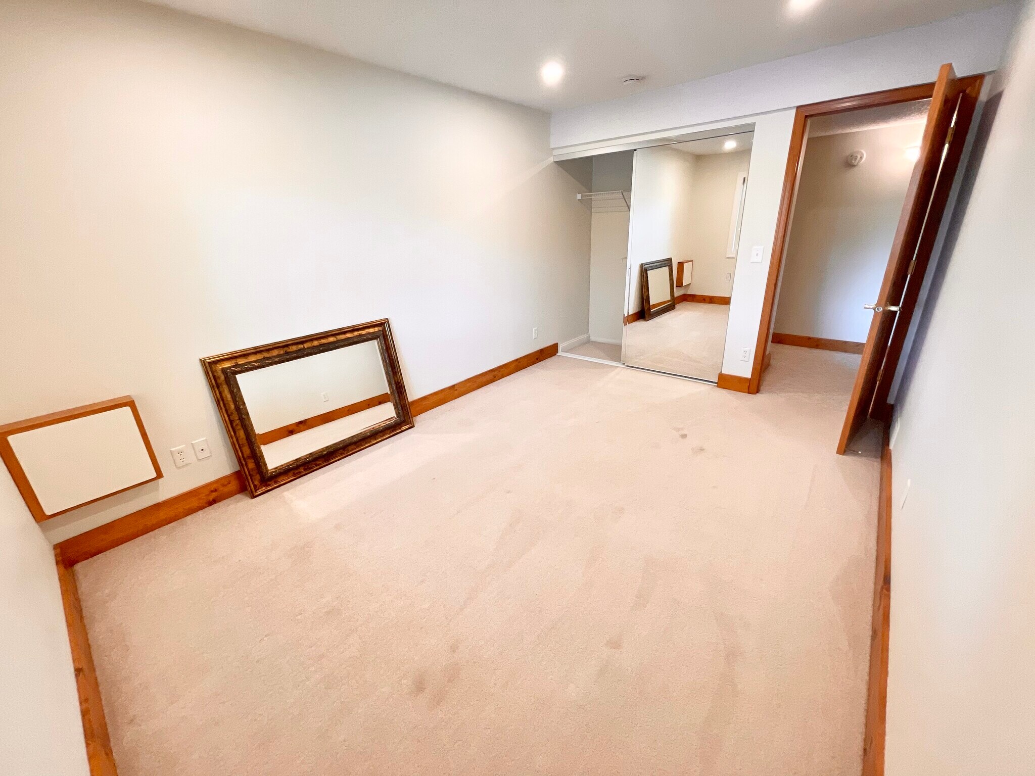 Building Photo - 3660 Pilot Knob Rd