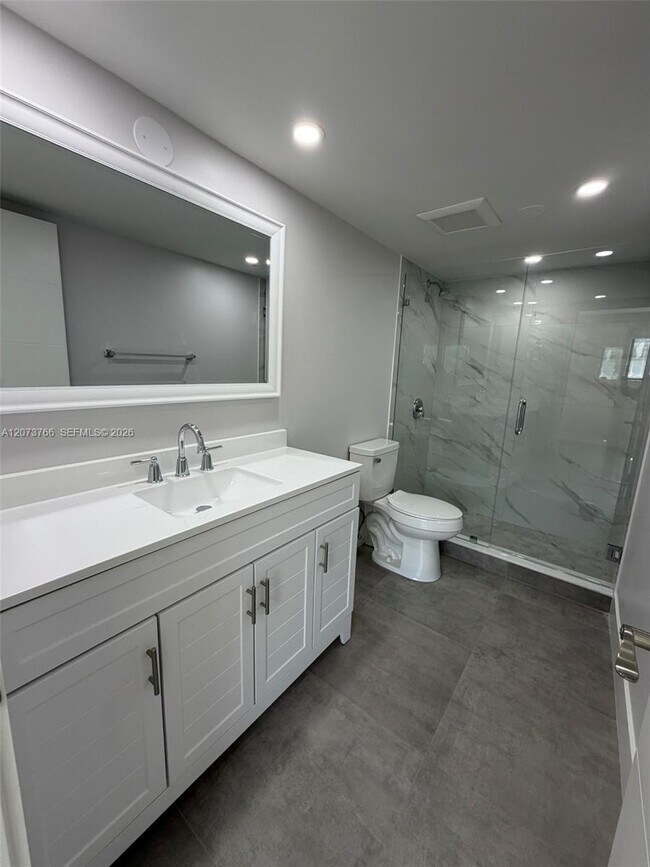 Building Photo - 1360 W 41st St