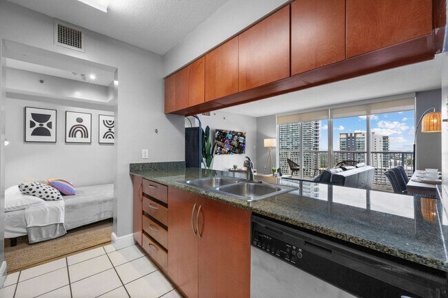 Building Photo - 1 SE 12th St