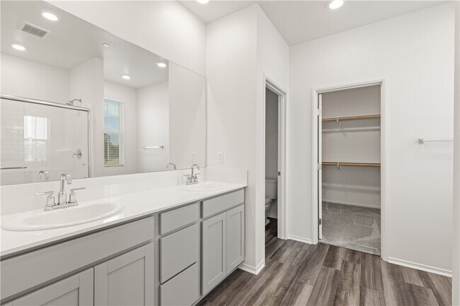 Building Photo - 895 Brookdale Dr
