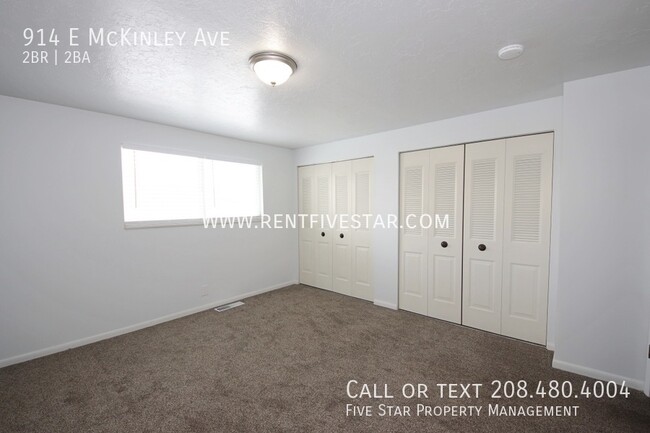 Building Photo - Spacious McKinley Townhome Available! Visi...