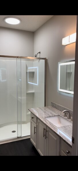 Building Photo - 5026 Belleglen Ct