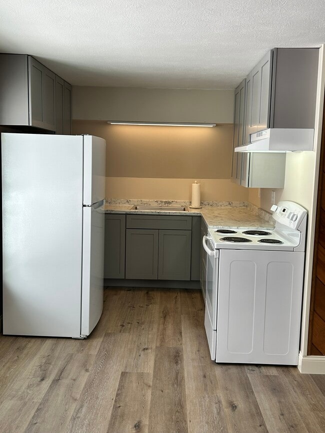 Building Photo - 169 Log Cabin Rd