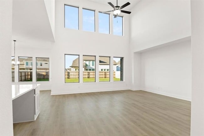 Building Photo - 373 Hollister Dr
