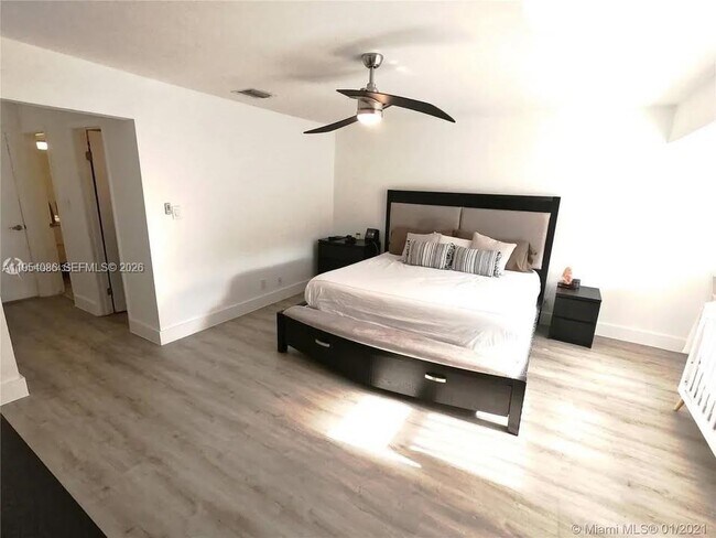 Building Photo - 8243 NW 8th Ct