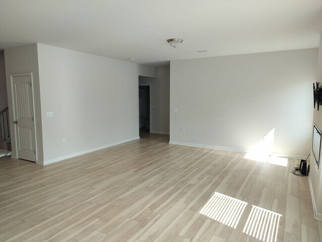 Building Photo - New Home on Old Barn Rd.