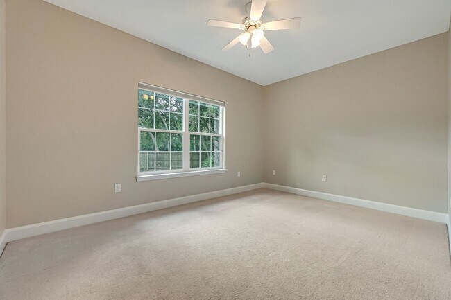 Building Photo - Gorgeous Southern Living Home in Coveted S...