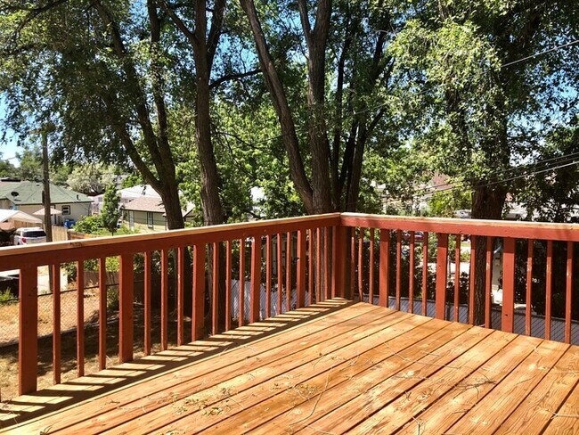 Building Photo - Stunning Duplex in Greeley