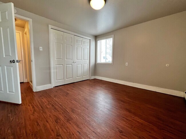 Building Photo - Robertson1001 (KC-JF-NB)