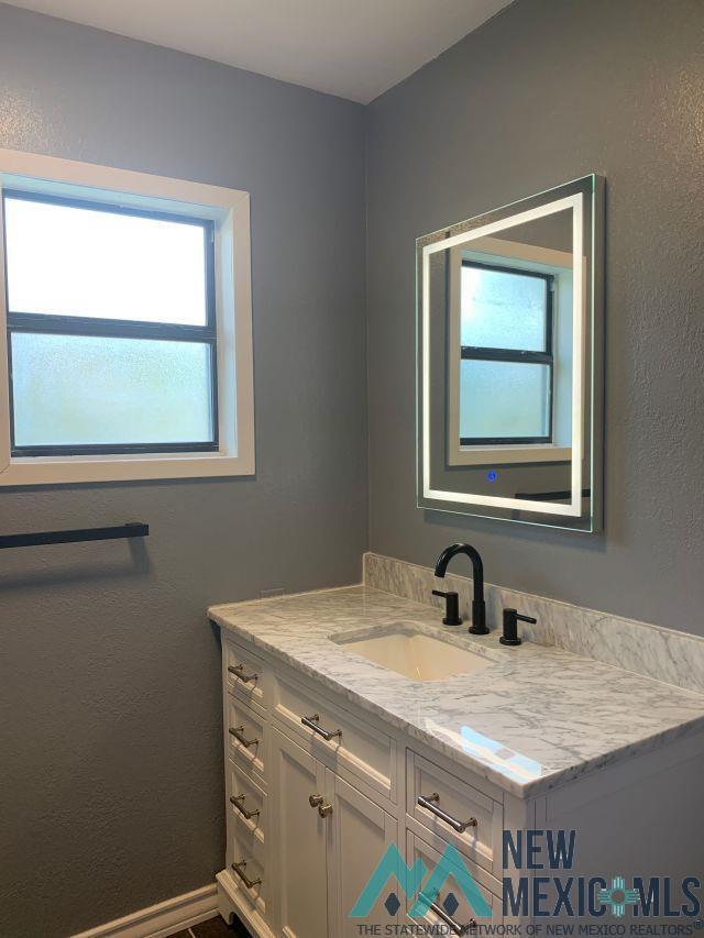 Building Photo - 142 S Indio Ave