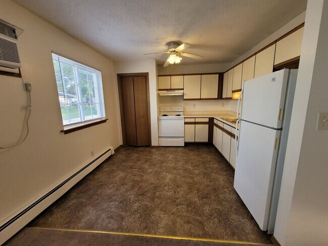 Primary Photo - Great Marion Location. 2 bedroom 1 bath, h...