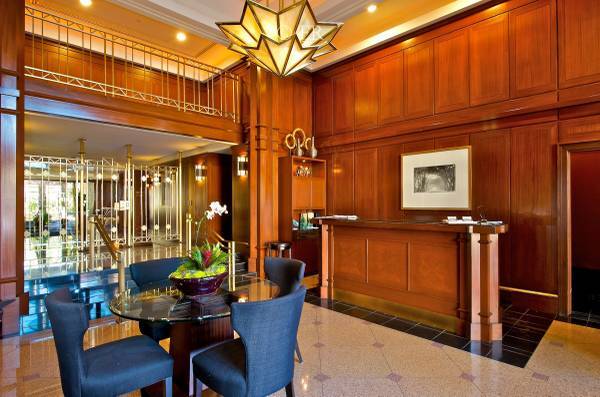 Building Photo - 500 W Harbor Dr