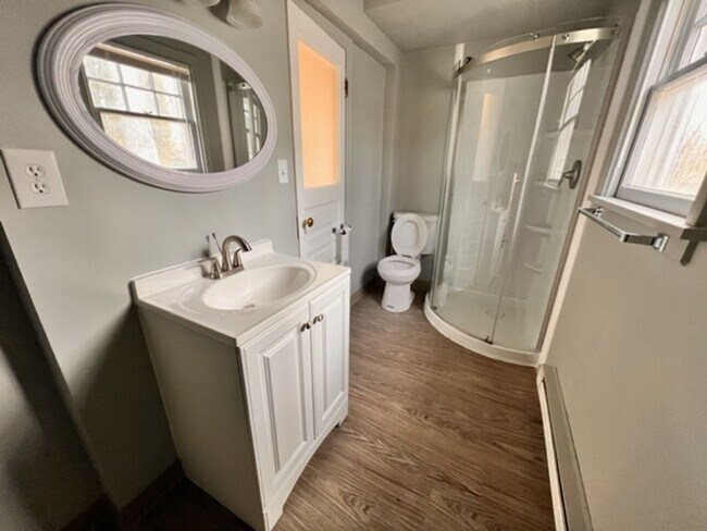 Building Photo - Studio Apartment Off of Federal Way | $250...