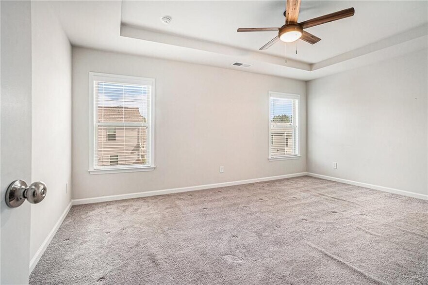 Building Photo - 3320 Reagan Way