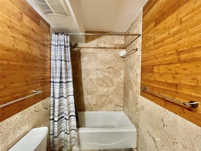 Building Photo - 851 Lyons Rd