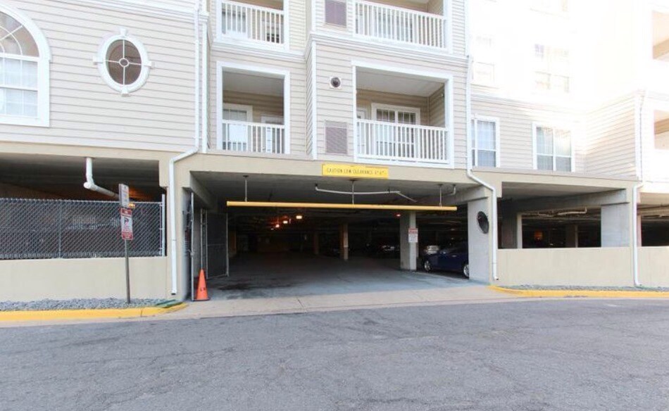 Building Photo - 4550 Strutfield Ln
