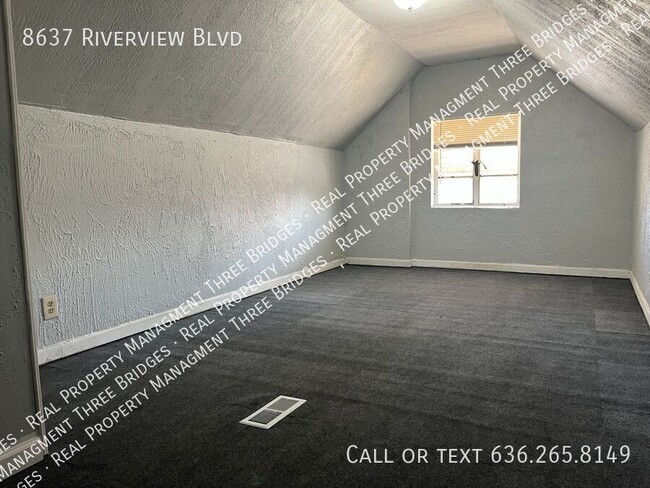 Building Photo - Large 4 Bedroom Property Is Waiting For Yo...