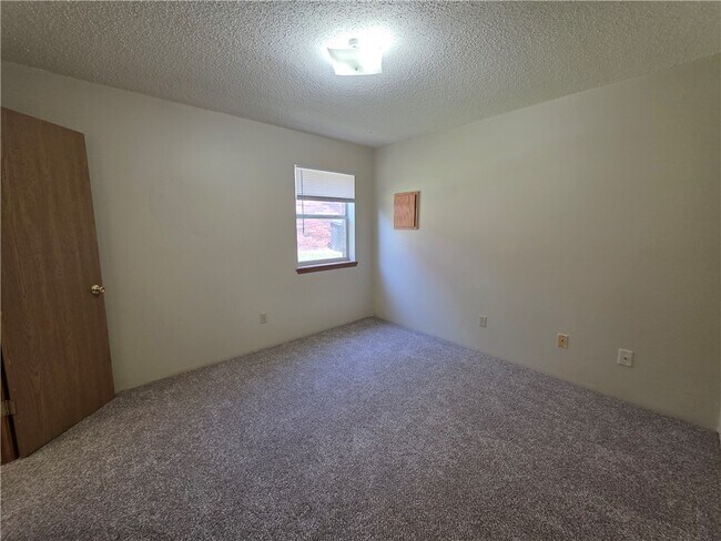 Building Photo - 2430 W Gum St