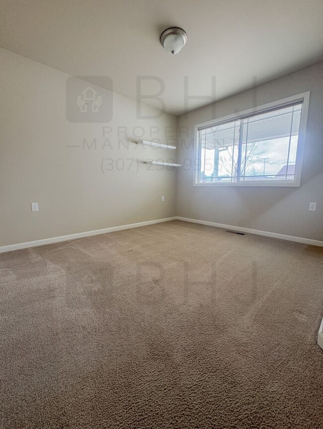 Building Photo - 2 Bed/ 2 Bath twin home in HOA community