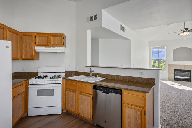 Building Photo - 10550 W Alexander Rd