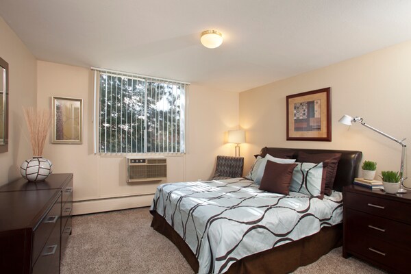 Interior Photo - 4600 E Kentucky