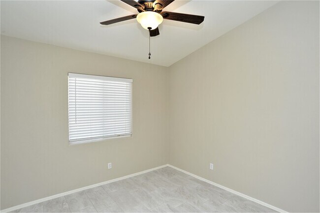 Building Photo - All tile 4 bedroom home in Oro Valley!