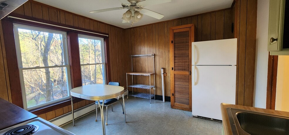 Building Photo - 27 Orient St