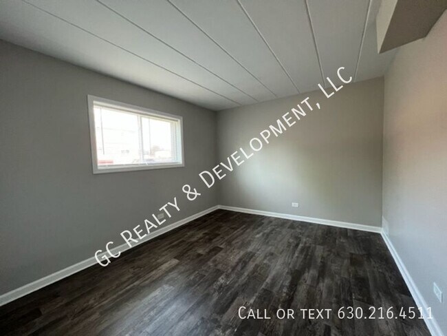 Building Photo - 324 Wilson Ave