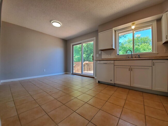 Building Photo - 627 36th St SW