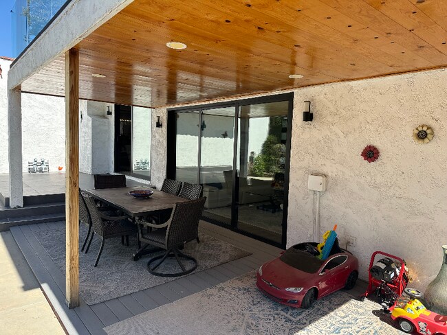 Building Photo - 18912 Pasadero Dr