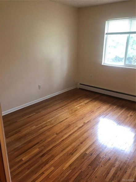 Building Photo - 10989 Roseanna Dr