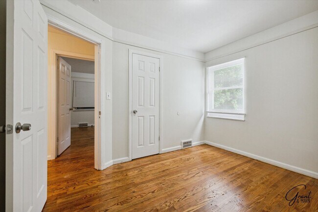 Building Photo - $1,300/month - 3 Bed 1 Bath Single Family Home in Detroit