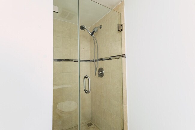 Building Photo - 3000 Sunrise Lakes Dr W