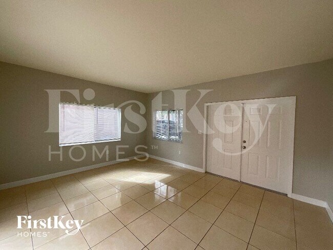 Building Photo - 377 NE 29th Terrace