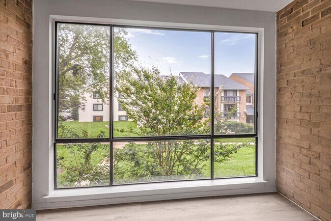 Building Photo - 10223 Valentino Dr