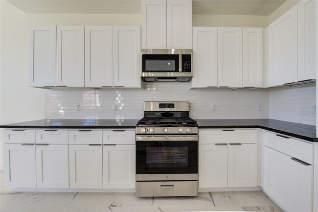 Building Photo - 2931 El Fenice Ln