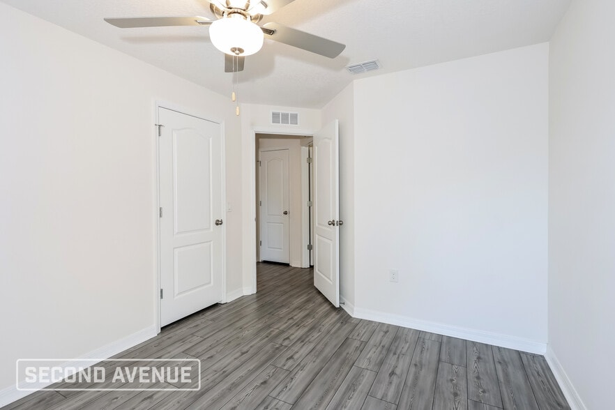 Building Photo - 3399 Lakeland Ave