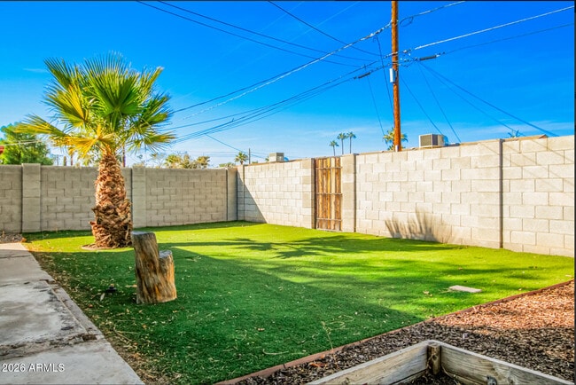 Building Photo - 932 E Concorda Dr