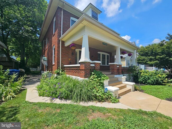Building Photo - 406 Virginia Ave