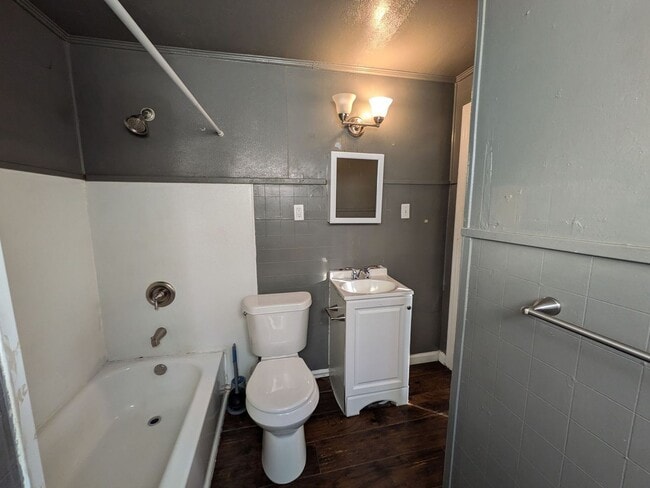 Building Photo - 1243 Long Ave