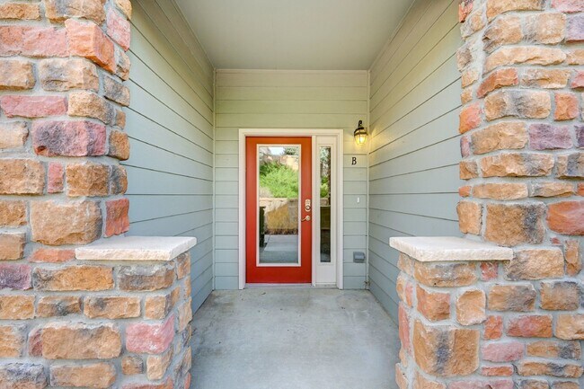 Building Photo - $1,950.00 - 2 Beds, 2 Bath, Condo in Auror...