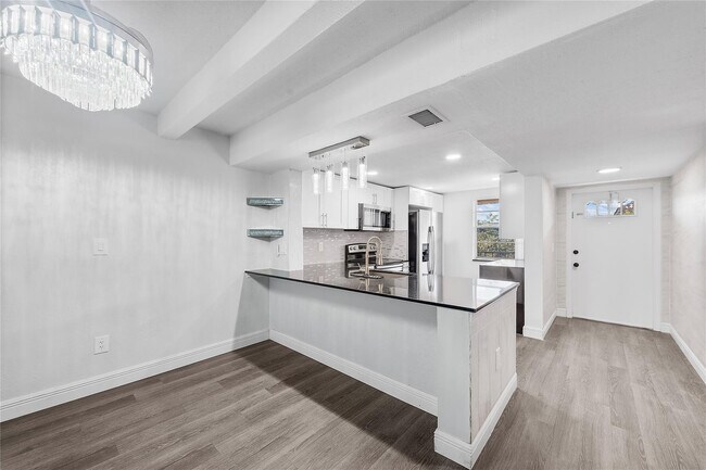 Building Photo - 10120 Boca Entrada Blvd