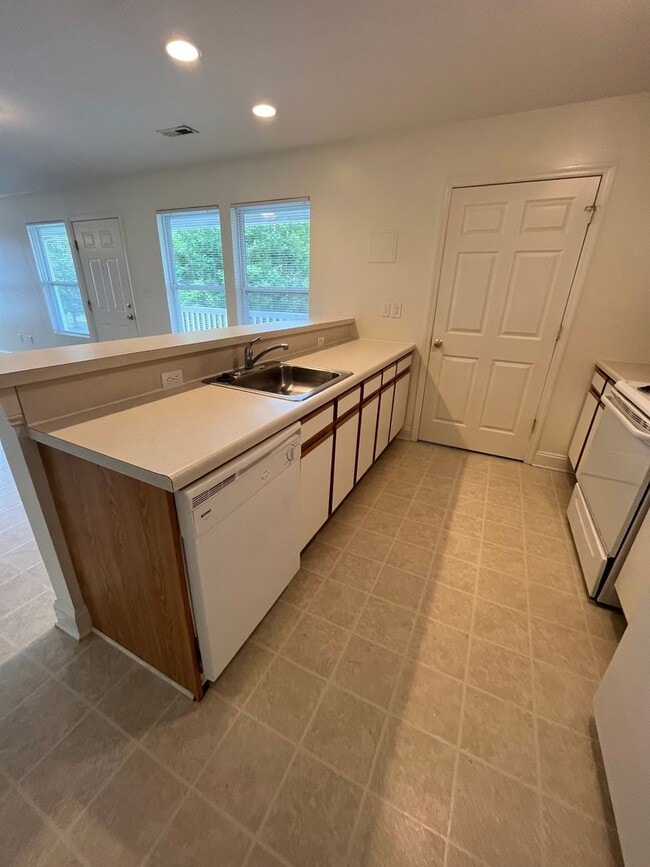 Building Photo - 1911-A/B Tabor Village Dr.