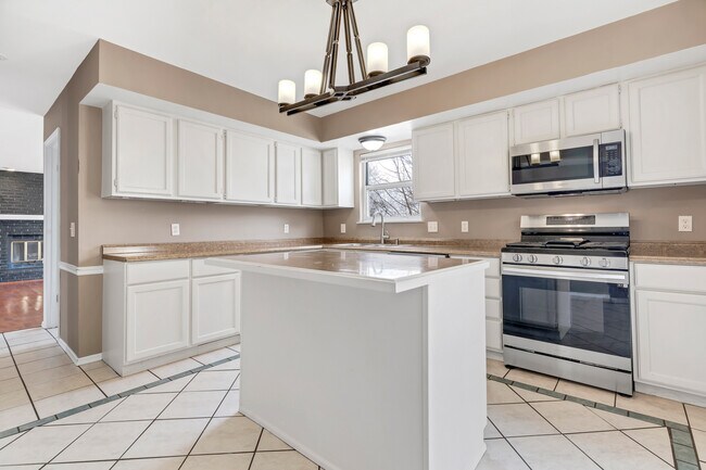 Building Photo - 513 River Bend Estates Dr