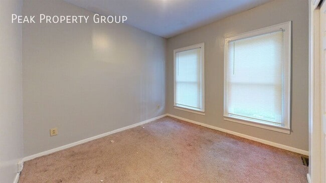 Building Photo - 227 E Northwood Ave